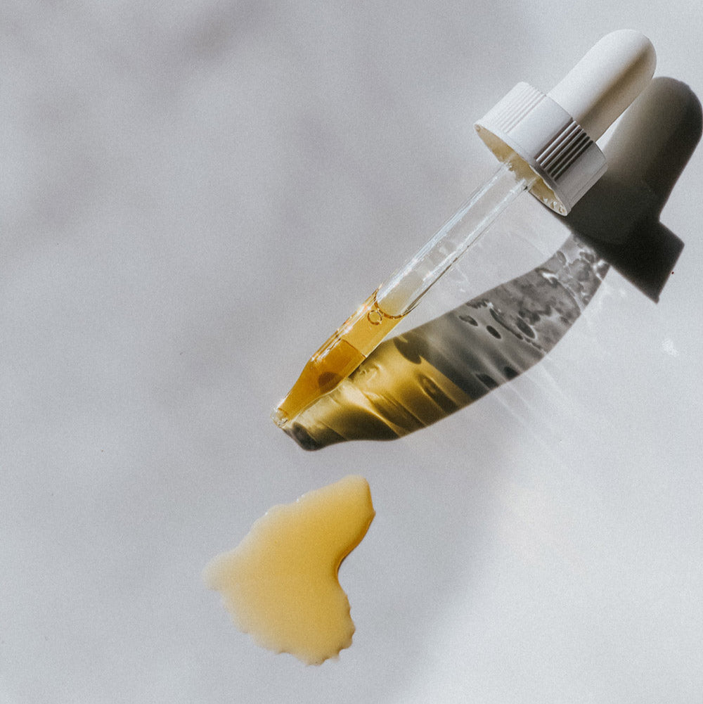 Usage instructions recommending 1–3 drops of Antioxidant Serum massaged into damp, cleansed skin morning or night, alone or under moisturizer or makeup, for revitalized and even-toned complexion.